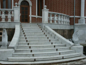 Лестницы и ступени из натурального камня - Гранит, от студии Гранит Декор