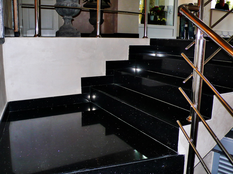 Лестницы и ступени из кварца  в Виннице, Одессе в студии Гранит Декор